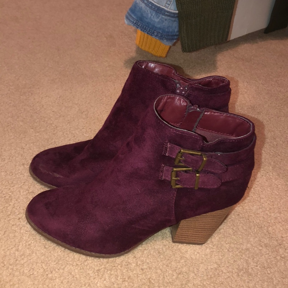 Maroon booties